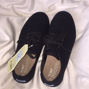 BRAND NEW black toms